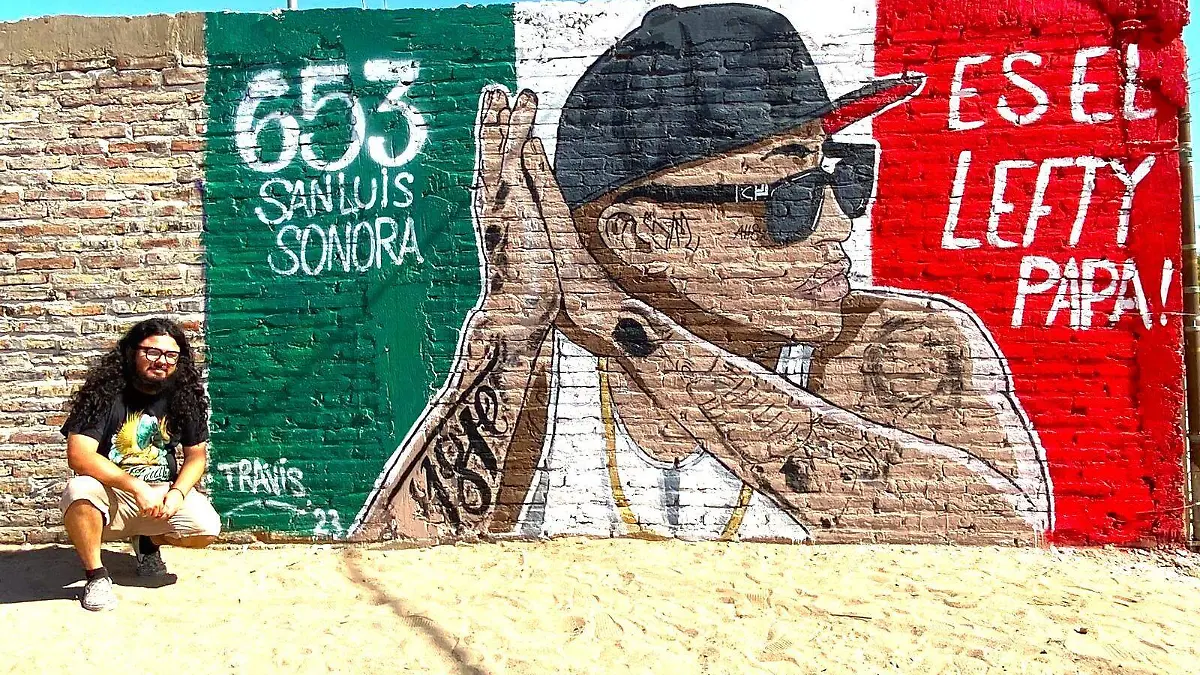 Emmanuel “Travis” Miranda realizó un mural de Lefty SM en la avenida Amapolas B y calle 17 de esta ciudad